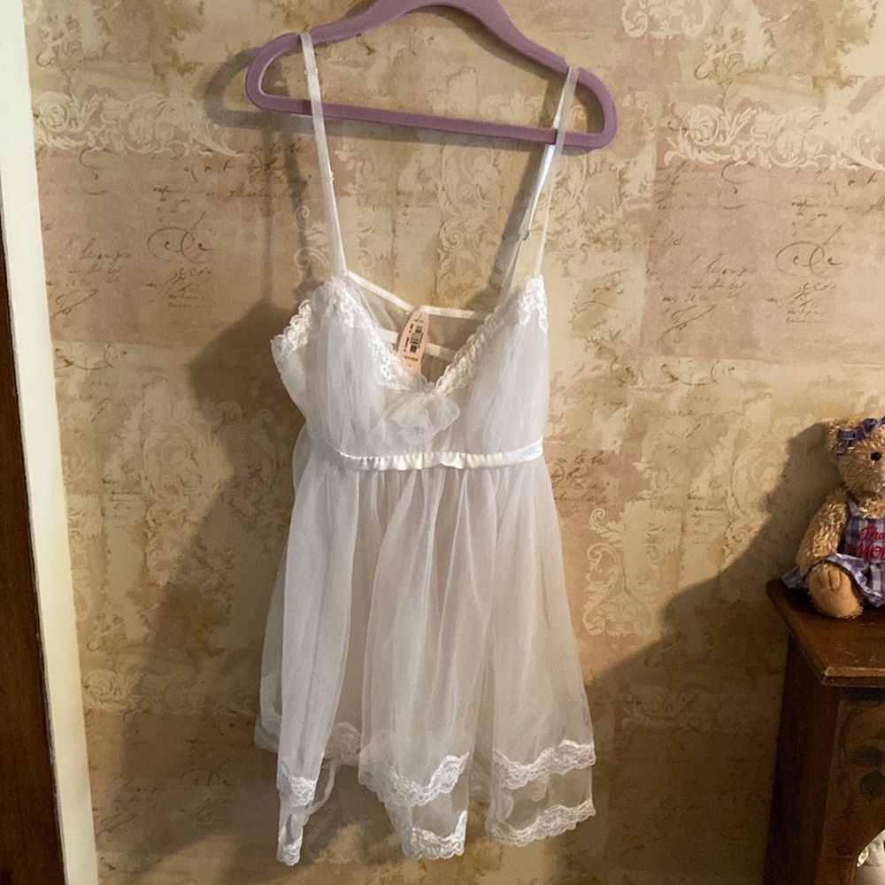 Victoria’s Secret White Wedding Lingerie w/ Veil Clip. Doesn’t include Underwear